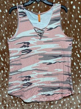 Camo Lace-Up V-Neck Tank Top - Pink